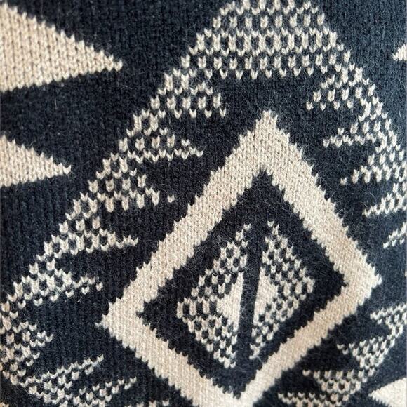 Fashionomics women’s size M vest with hood, back has diamond print sweater - Picture 9 of 10